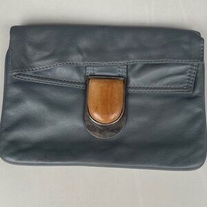 Gustto Flap Clutch